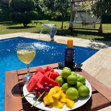 Muestakil Isitmali Havuzlu Zeyfat Home… فندق سبانجا