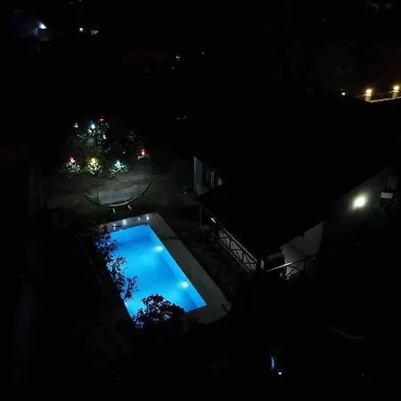 Muestakil Isitmali Havuzlu Zeyfat Home… فندق سبانجا